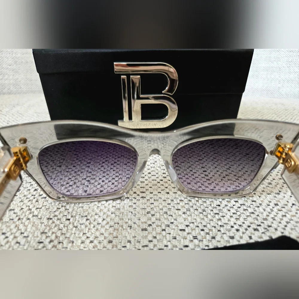 NWB BALMAIN PARIS Full Rim Cat Eye Shape Gray Gold Logo Sunglasses Made In Japan